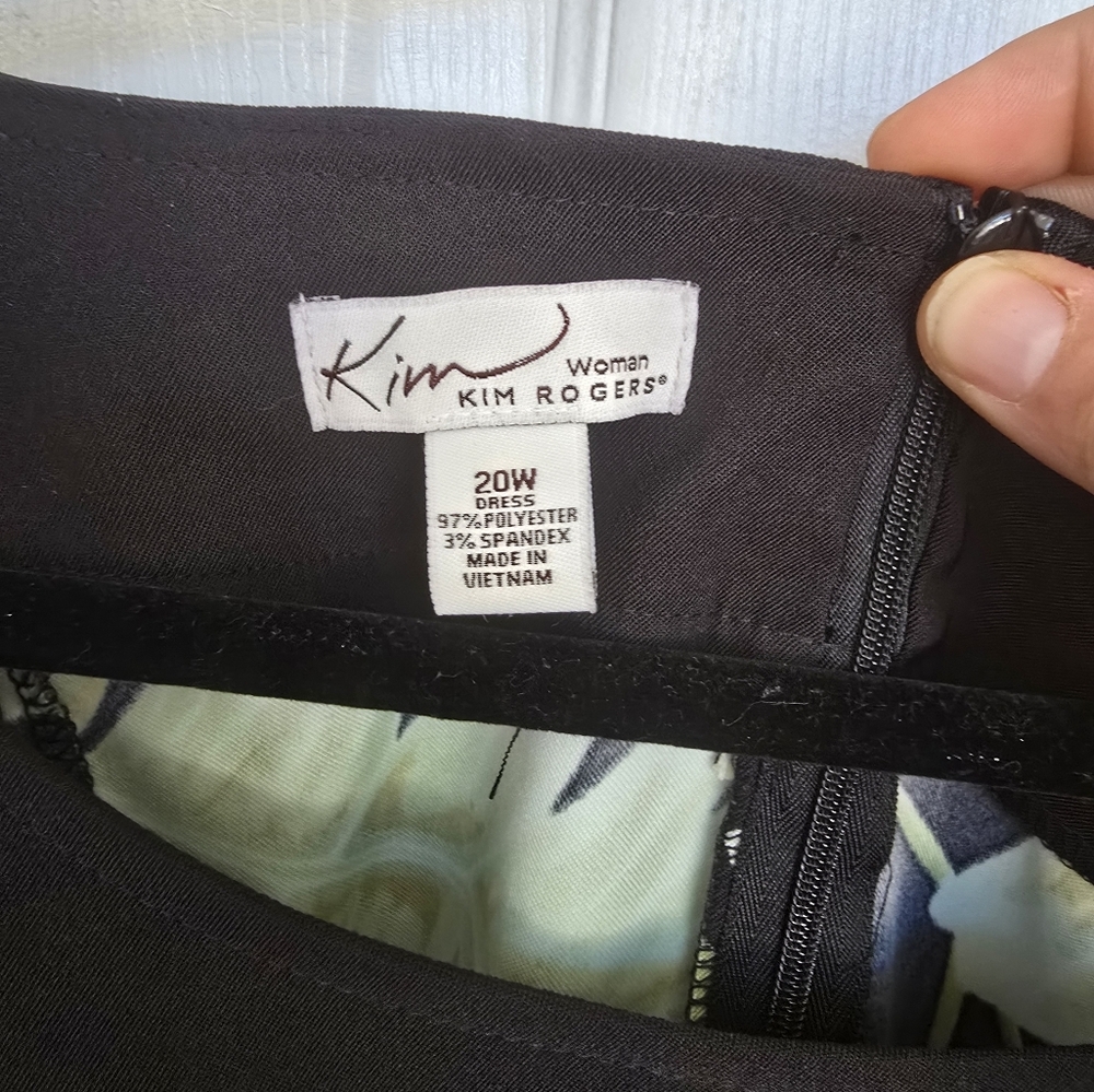 Plus Size Kim Rogers Floral Dress - Picture 2 of 7